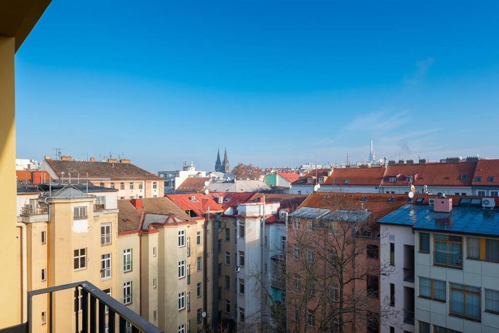 Sunny Safron Apartment Prag Exterior foto